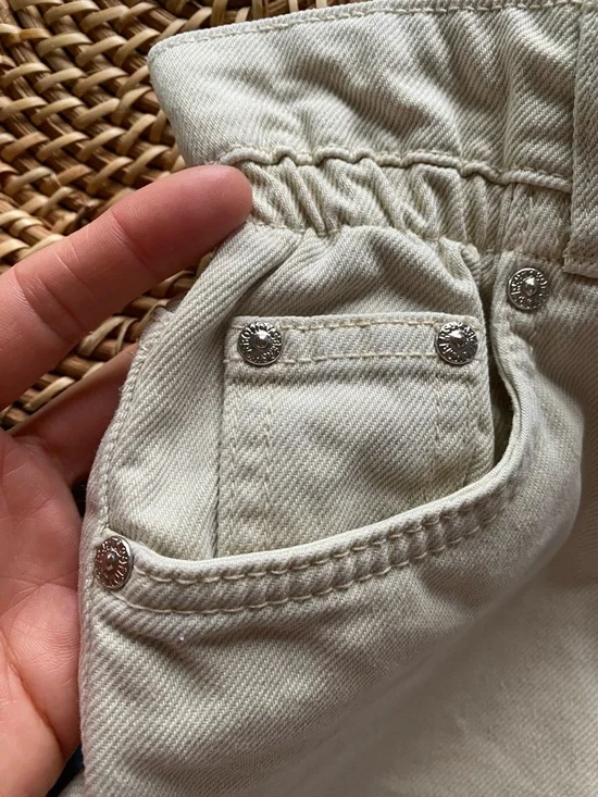 BERSHKA High-Rise Paper Bag Crop Jeans in Cream - Women! 🐚 - Picture 11 of 16